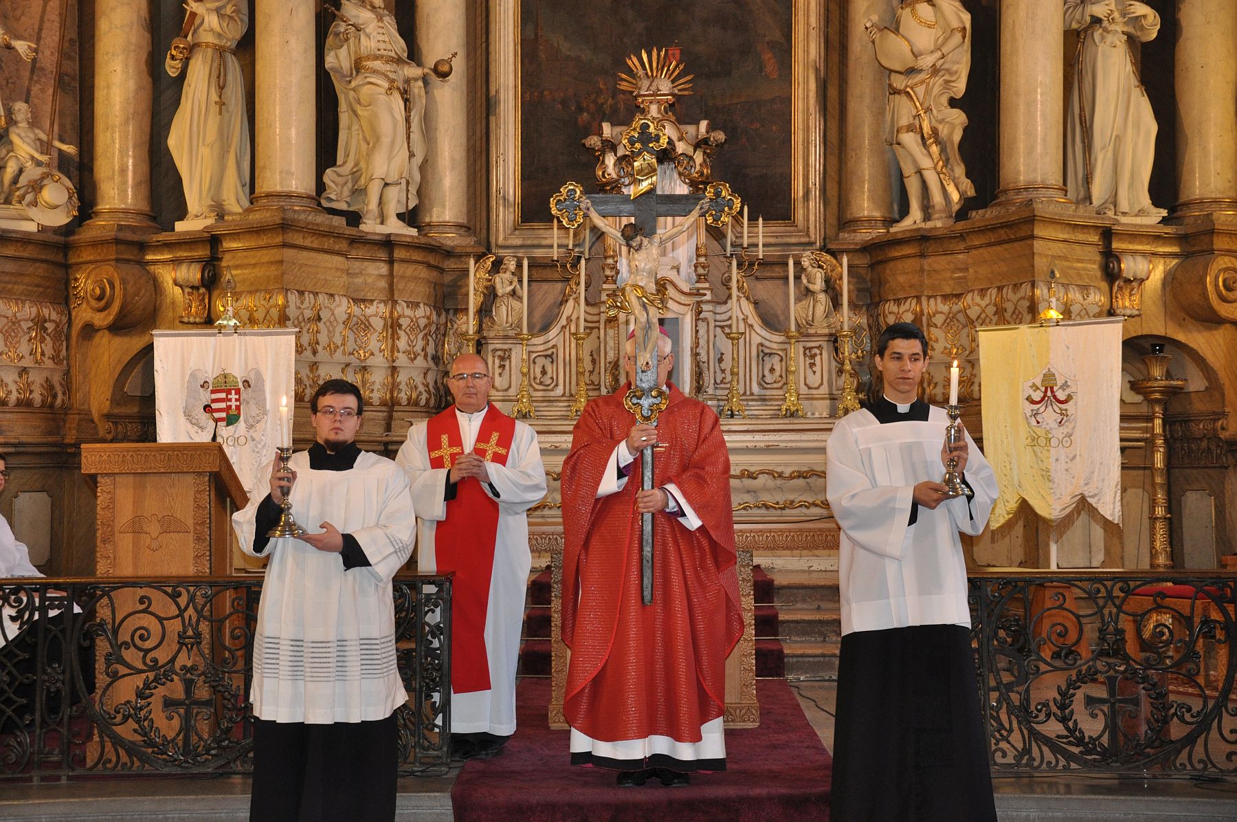 Nagypénteki liturgia és szertartás a Szent Imre templomban